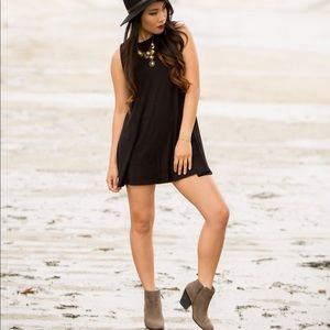 Forever 21 black sleeveless swing dress